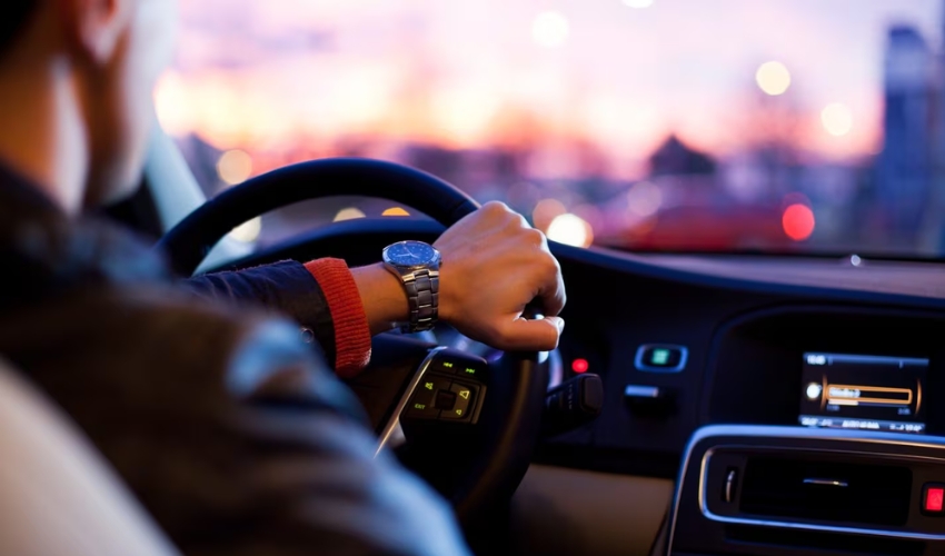 Descubre por qué aparece el ruido al girar el volante, qué significa, cómo detectarlo y qué soluciones existen para evitar daños costosos en tu auto.