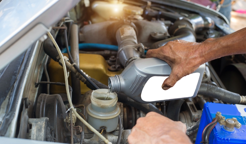 Aprende qué es el depósito de dirección hidráulica, cómo revisarlo, señales de falla, errores comunes y consejos prácticos.