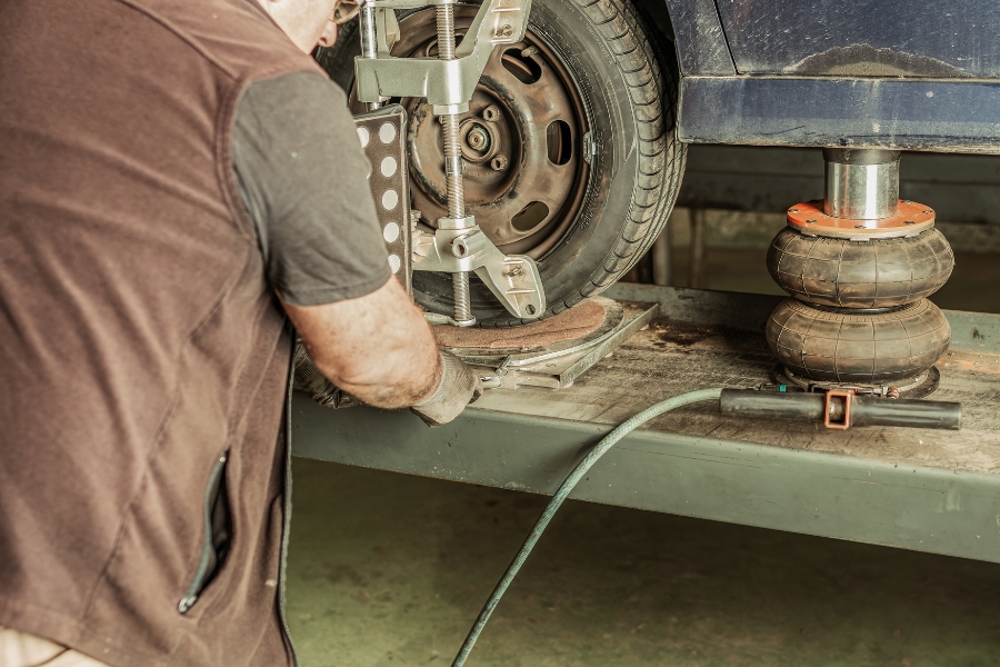 Descubre si el aceite para dirección hidráulica es igual al de transmisión automática, cuándo se puede usar y qué errores evitar para no dañar tu auto.