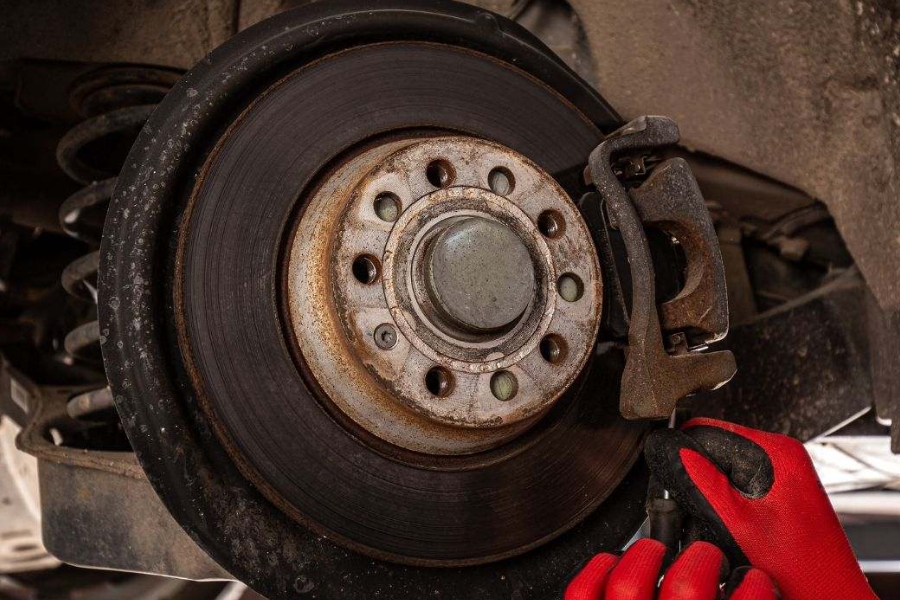 qué son los bujes de suspensión, síntomas de desgaste, causas comunes y cómo cambiarlos a tiempo para evitar vibraciones y daños costosos