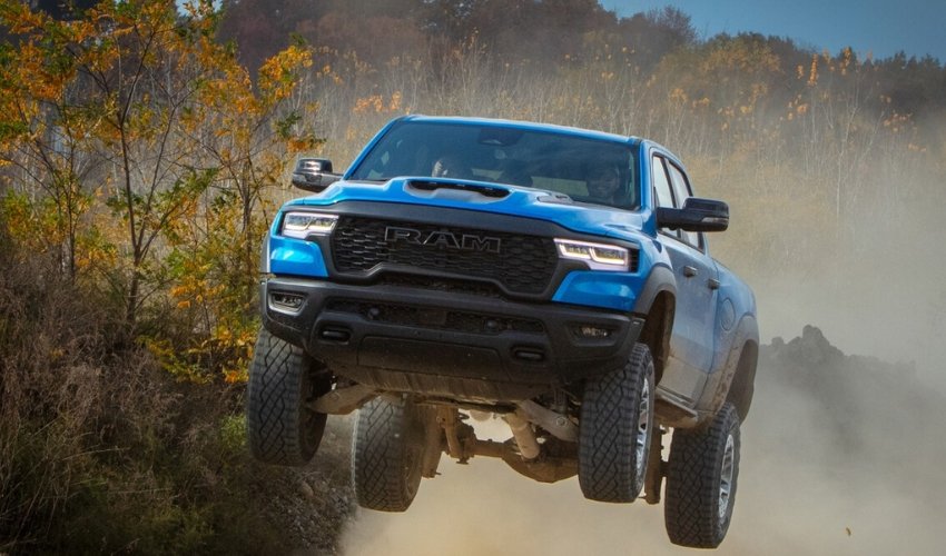 Descubre cómo evolucionó la Dirección de Dodge Ram: De Hidráulica a Electrónica, sus ventajas, fallas comunes y cómo afecta el manejo y mantenimiento.