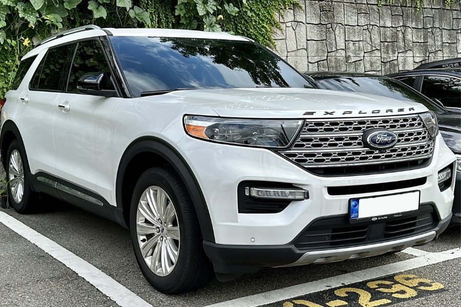 Descubre la evolución de la Dirección de Ford Explorer: De Hidráulica a Electrónica. Conoce cómo funciona y qué cambió en el manejo.