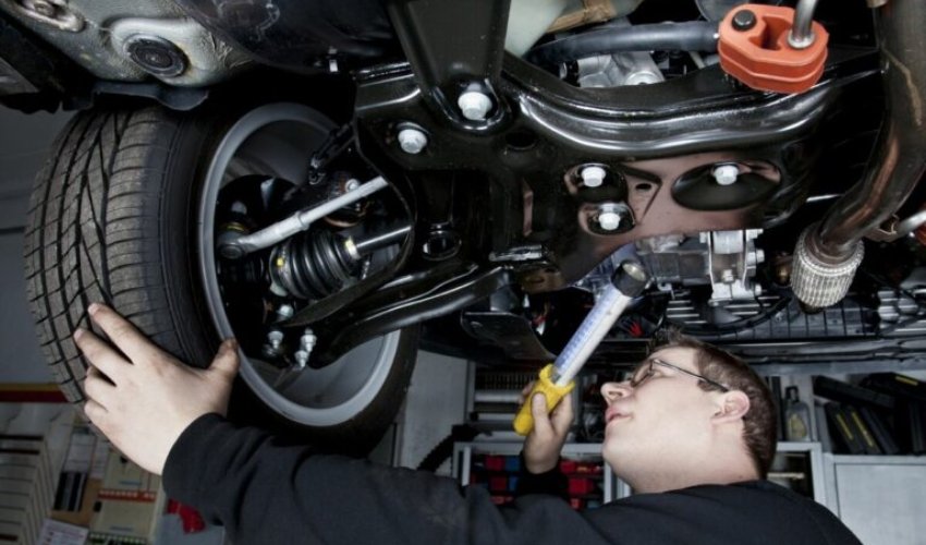 Aprende cómo hacer la reparación de dirección hidráulica, detectar fallas y evitar daños costosos con esta guía práctica y clara.