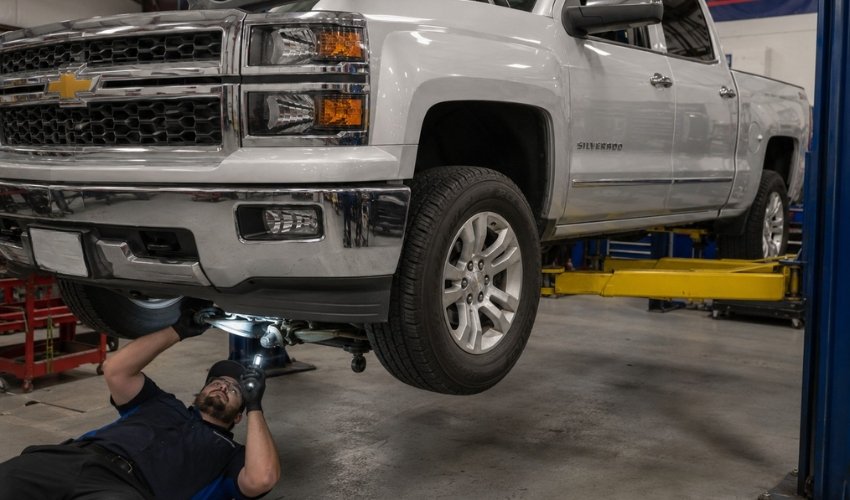 dirección eléctrica Chevrolet Silverado 2015 en diagnóstico mecánico